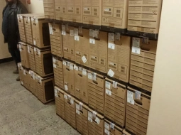 Выгрузили оргтехнику на склад